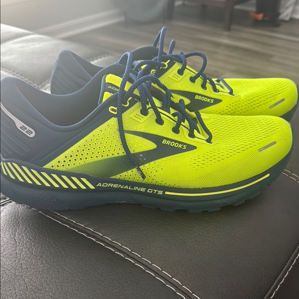 Brooks Adrenaline GTS Shoes - Bright Yellow and Dark Blue